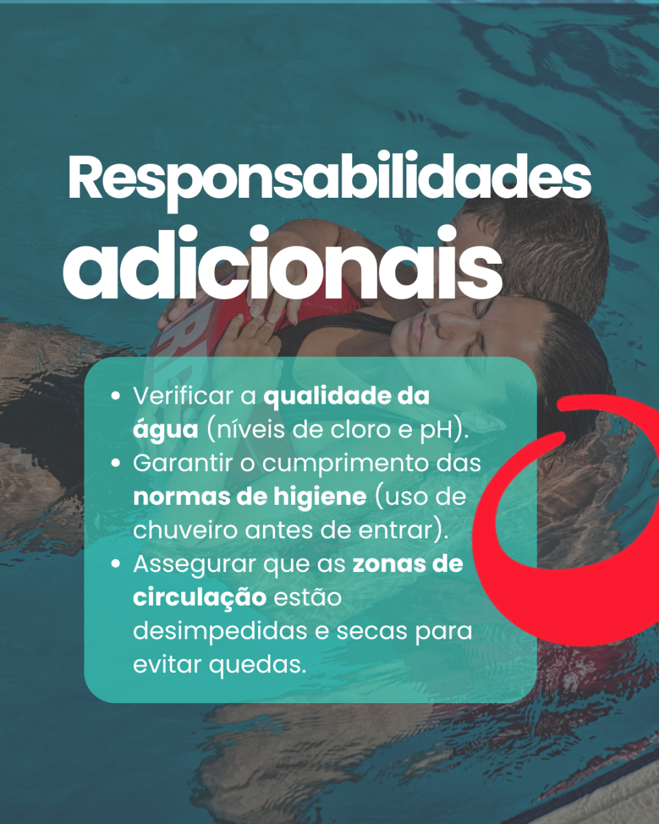 Nadador-salvador em piscina