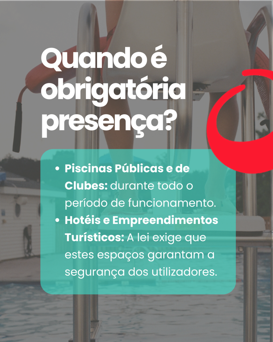 Nadador-salvador em piscina